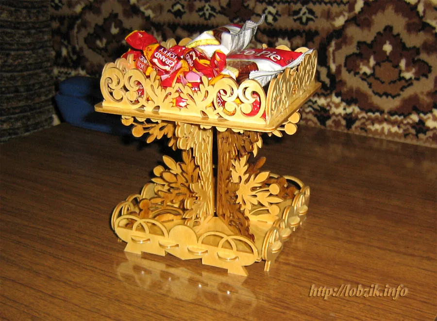 پایه شکلات چوبی گلدار